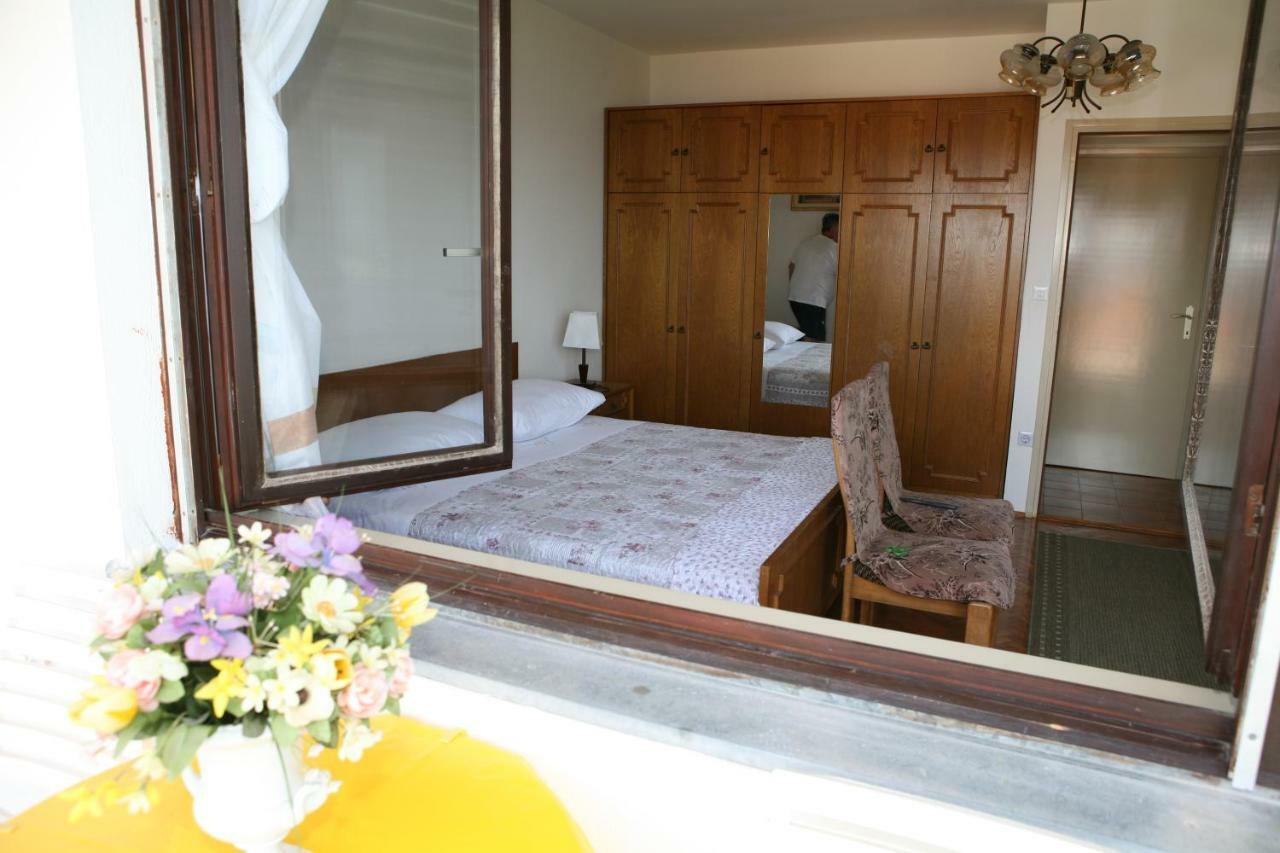 Rooms And Apartments Kurtovic Donji Seget Eksteriør billede